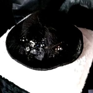 Aldolfo lI 1930s Woman,Hat lace covered Brim edge, Feather accents, Black, Sm